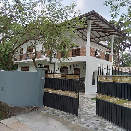 Sky Bloom Bed & Breakfast Homagama Bagian luar foto