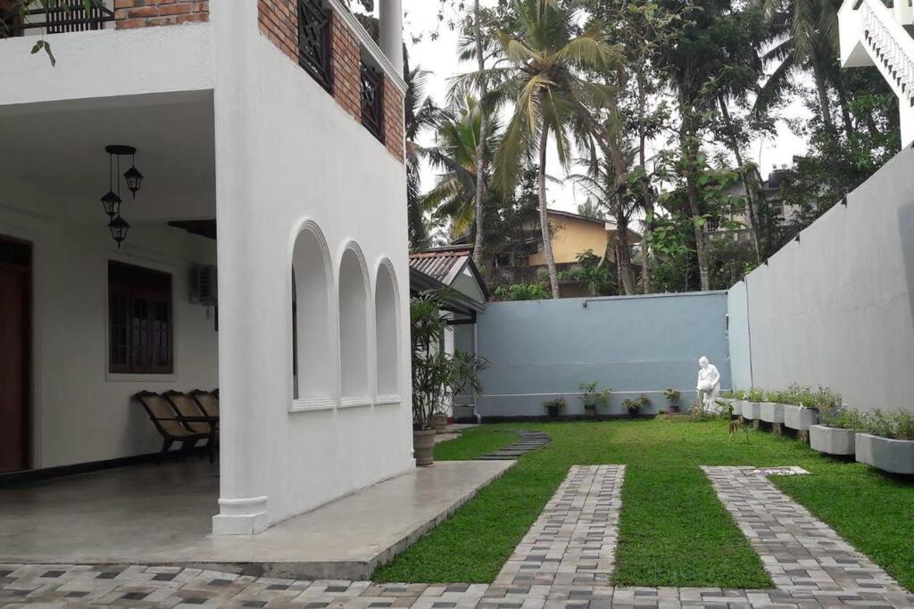 Sky Bloom Bed & Breakfast Homagama Bagian luar foto