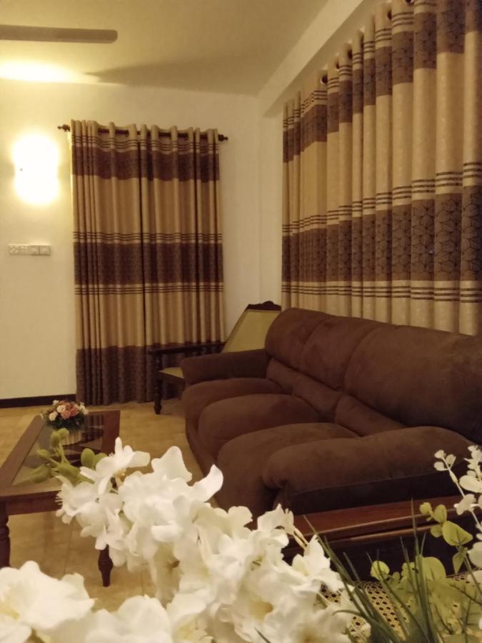 Sky Bloom Bed & Breakfast Homagama Bagian luar foto