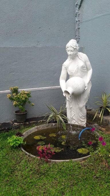 Sky Bloom Bed & Breakfast Homagama Bagian luar foto