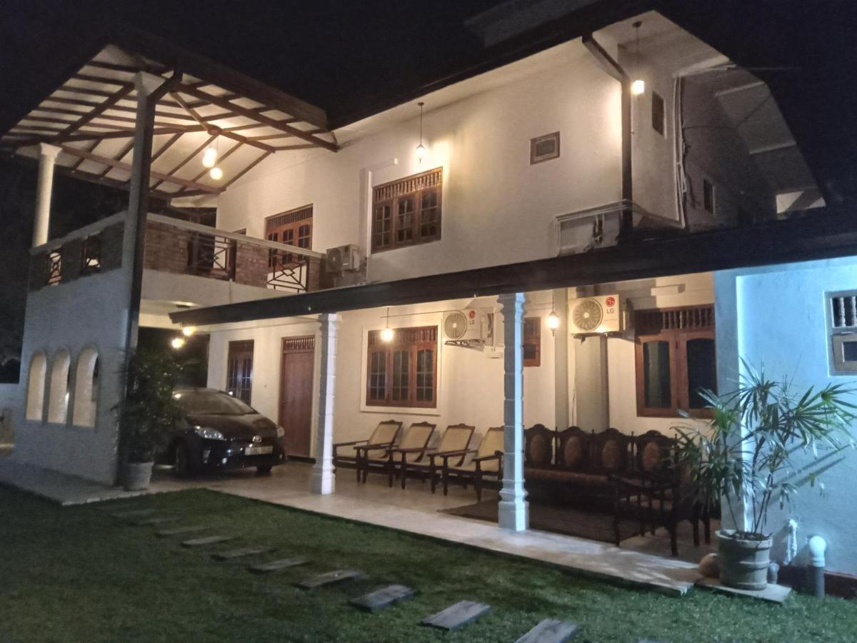 Sky Bloom Bed & Breakfast Homagama Bagian luar foto